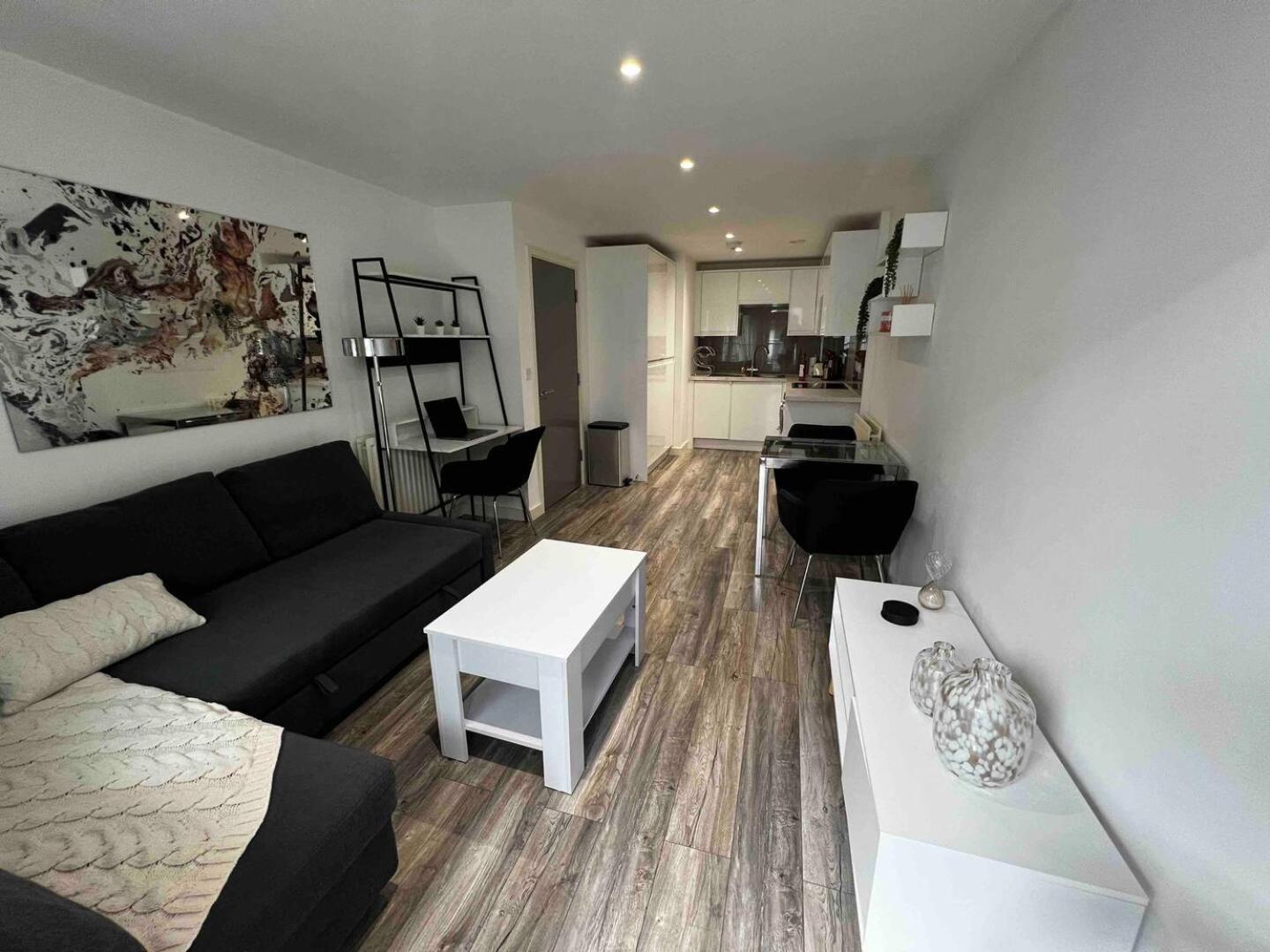 Appartement Stylish 1-Bed Flat With Sofa-Bed In Londres Extérieur photo